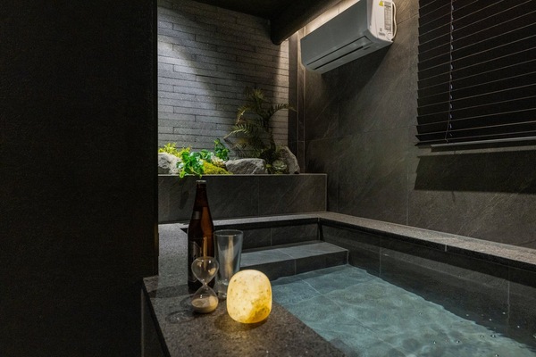 CAVERN | Private spa tub