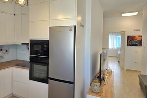 Fridge, microwave, oven, stovetop - Perla Holiday Homes 143, Lalzit Bay, Albania (Lalzit Bay)