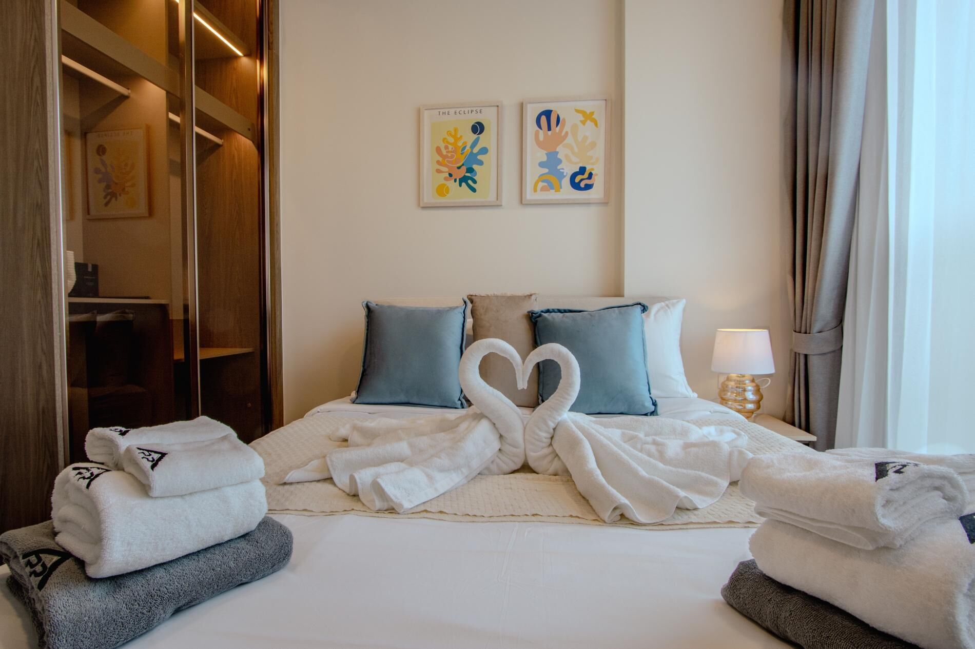 Iron/ironing board, WiFi, bed sheets