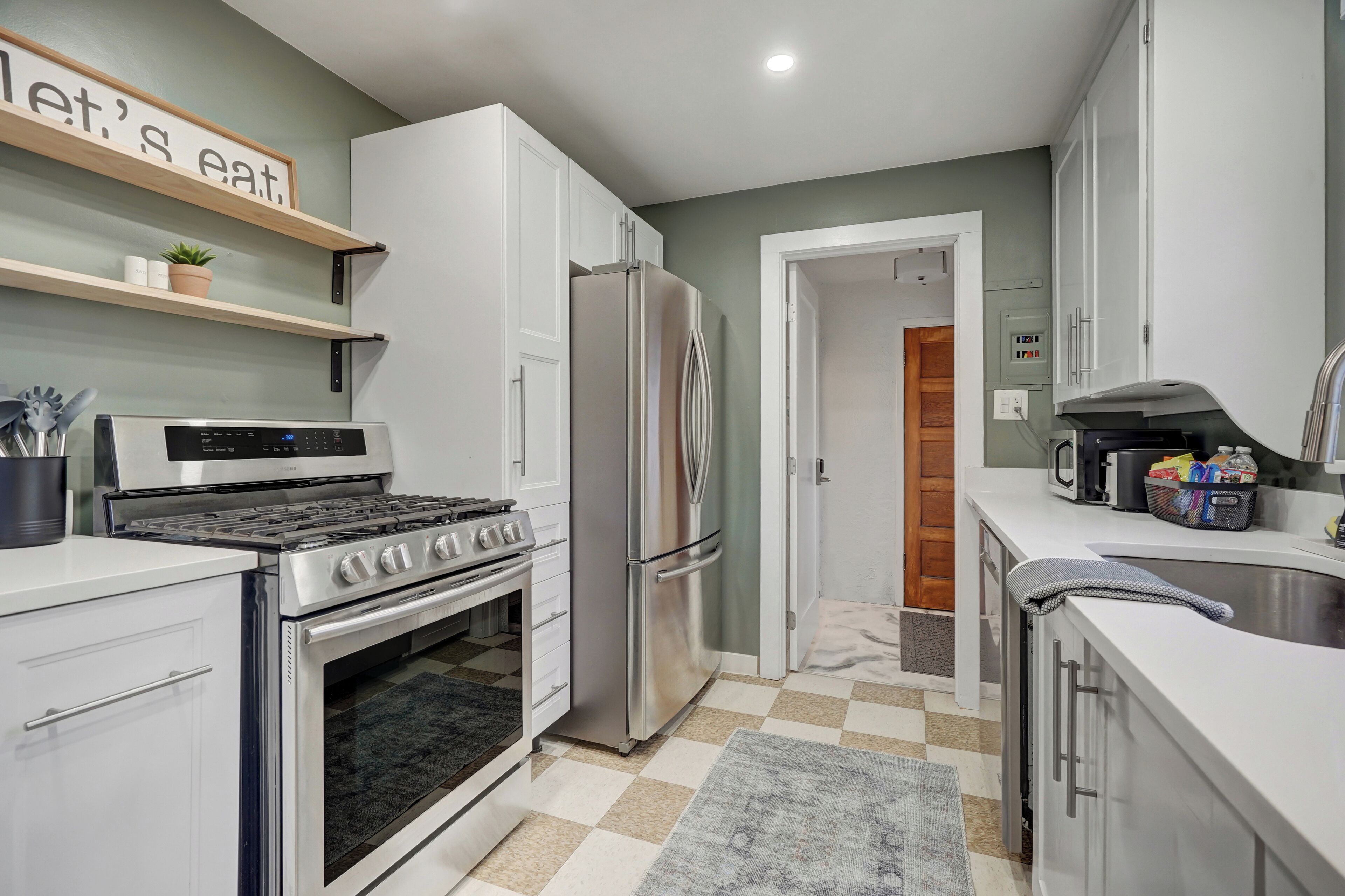 Kühlschrank, Mikrowelle, Ofen, Herdplatte