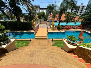 Apartemen, 2 kamar tidur, Boleh Merokok, balkon | Kolam renang | Kolam renang outdoor