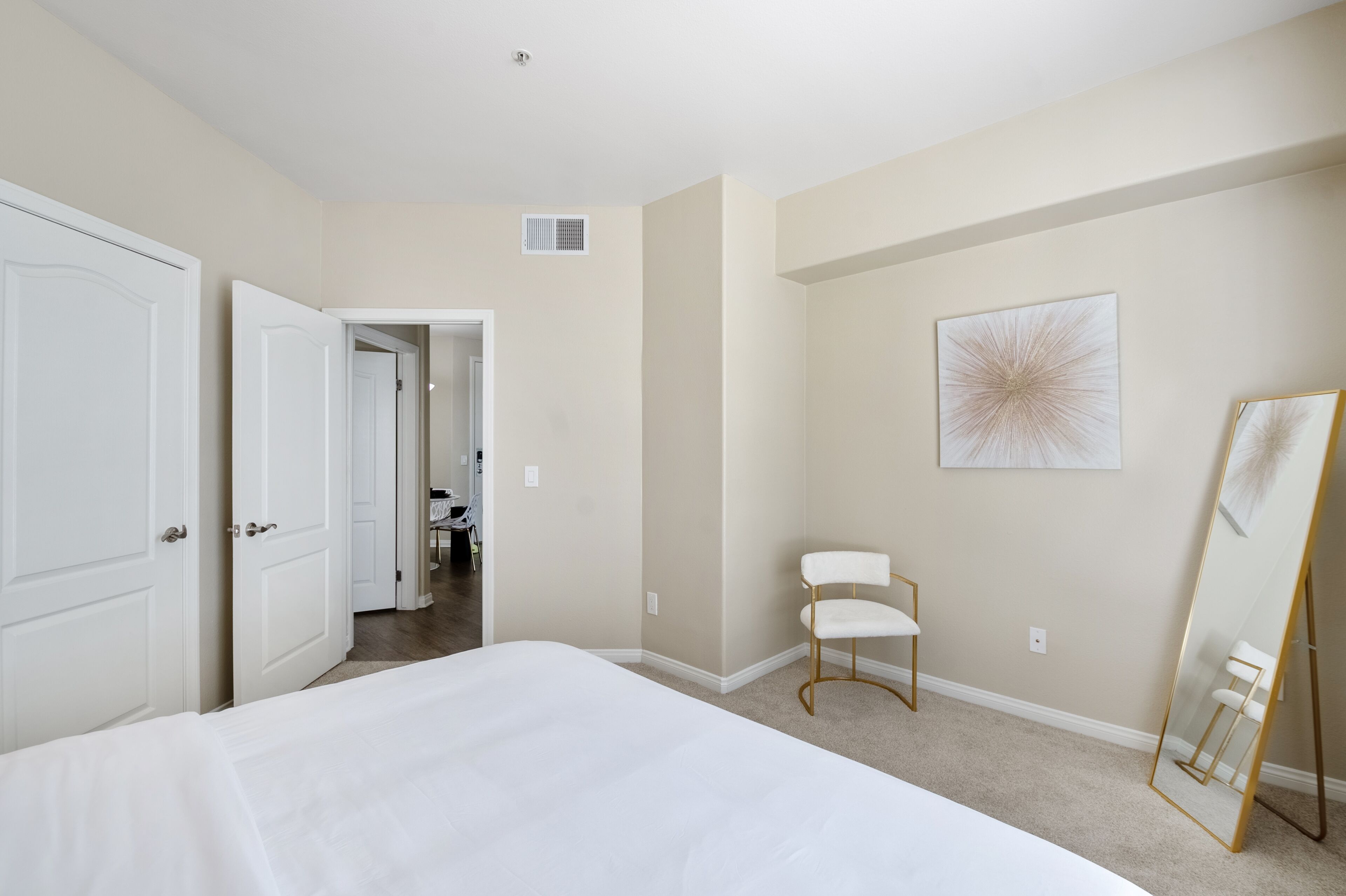 1 室のベッドルーム、セーフティボックス (室内)、アイロン / アイロン台、インターネット