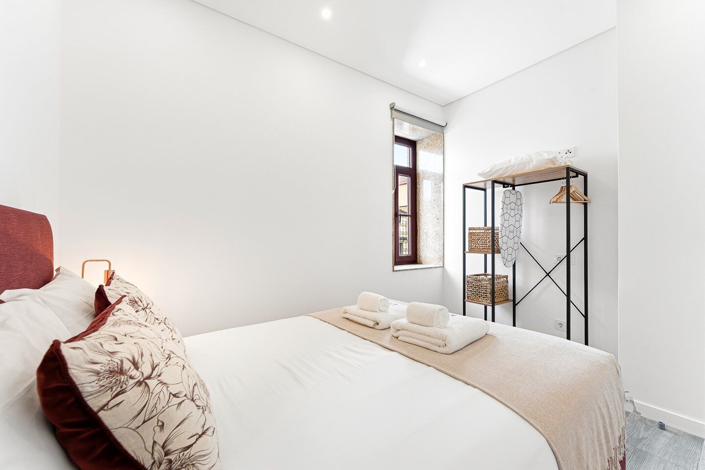 1 habitación, tabla de planchar con plancha, internet y ropa de cama 