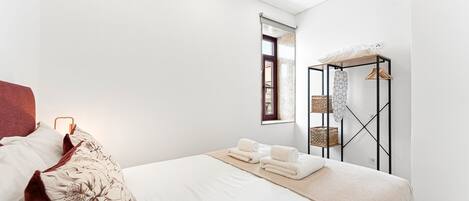 1 bedroom, iron/ironing board, internet, bed sheets