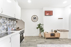 Fridge, microwave, oven, stovetop - GuestReady - Douro D'or Spring (Vila Nova de Gaia)