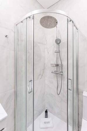 Shower, hair dryer, towels - GuestReady - Douro D'or Spring (Vila Nova de Gaia)