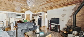 Waterfront home in great location w/ dock, fire pit, row boat & kayaks