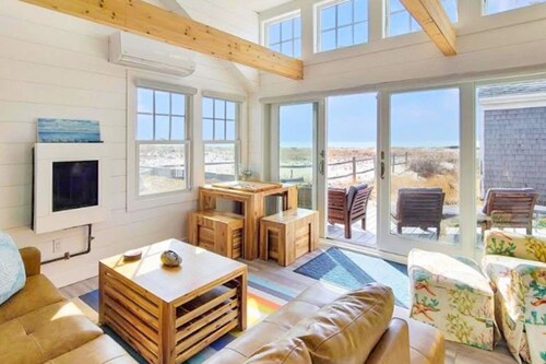 Peaceful Beachfront Cottage with Bay Views: near town, bike trails & dune walks