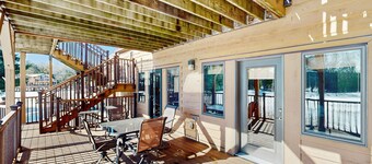 Golf Course View Condo, w/ Jetted Tub, Fireplace, Shared Pool & Hot tub