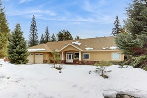 Exterior - Spacious home w/ fast wifi, great views & near golf course (Leavenworth)