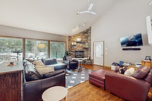 Televisión, chimenea y tenis de mesa 