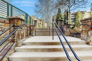 Property grounds - Luxury ski in ski out condo w/ fast wifi, ski locker & great location (Mountain Village)