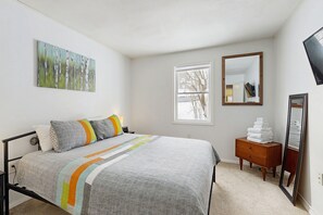 3 bedrooms, iron/ironing board, Internet, bed sheets