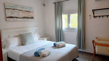 Iron/ironing board, free WiFi, bed sheets