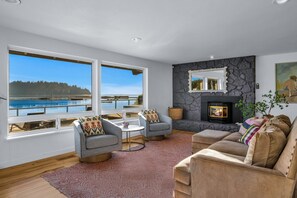 电视、桌上足球、乒乓球、书