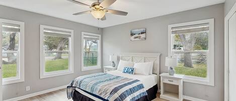 2 slaapkamers, een strijkplank/strijkijzer, internet, beddengoed