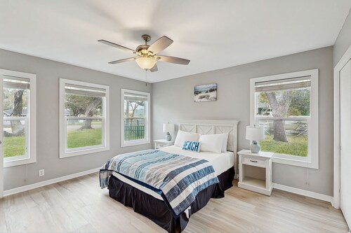 Cozy family-friendly house with BBQ, WIFI, dog-friendly, close to the Bay