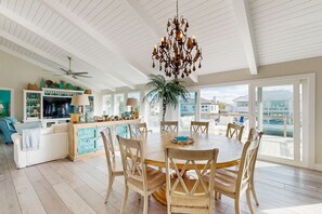 Dining - Two-Story Family-Friendly home on the water with patio and firepit (Rockport)