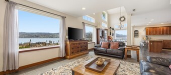 Spacious home w/ full kitchen, amazing views & located on winery