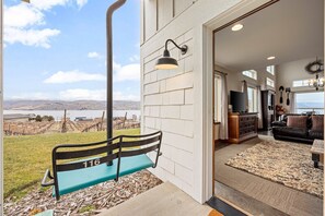 Property grounds - Spacious home w/ full kitchen, amazing views & located on winery (Chelan)