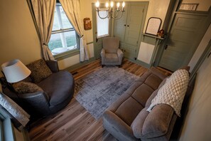 Living area - River Valley Rest - River Valley Rest (Dayton)