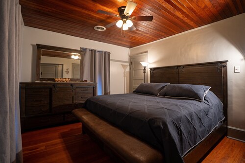 Hot tub, sleeps 8, Shenandoah Valley