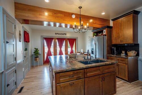 Hot tub, sleeps 8, Shenandoah Valley