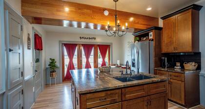 Hot tub, sleeps 8, Shenandoah Valley