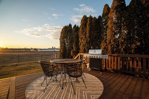 Outdoor dining - River Valley Rest - River Valley Rest (Dayton)
