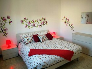 1 bedroom, iron/ironing board, WiFi, bed sheets - Cozy Flat Near Beach | WiFi & Comfort, Torvaianica (Torvaianica)