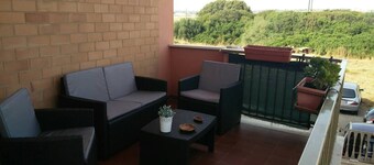 Cozy Flat Near Beach | WiFi & Comfort, Torvaianica