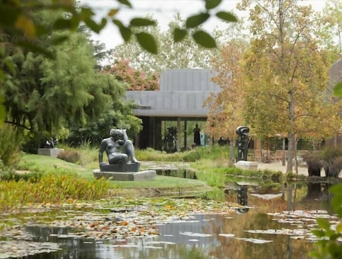 Cozy Flat Near Beach | WiFi & Comfort, Torvaianica