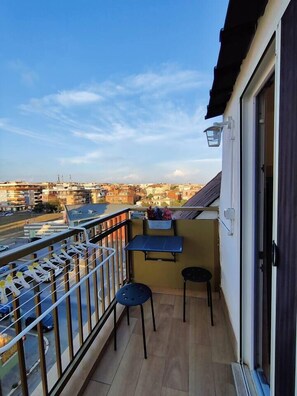 Property grounds - Elegant Seafront Apartment in Ostia | Beach Access (Lido Di Ostia Ponente)
