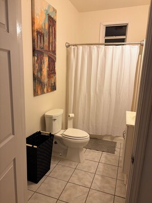 Hair dryer, towels, soap, shampoo - Welcome to your private New Orleans retreat! (New Orleans)