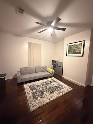 TV - Welcome to your private New Orleans retreat! (New Orleans)