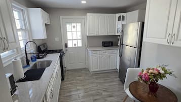 Micro-ondes, four, plaque de cuisson