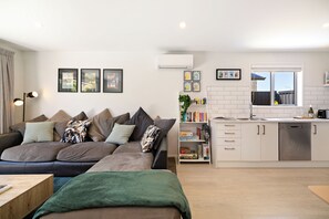 Living area - Shotover Serenity (Queenstown)