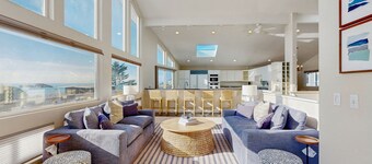 Updated Oceanfront home near the redwoods and harbor - close to hiking trails