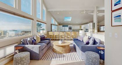 Updated Oceanfront home near the redwoods and harbor - close to hiking trails