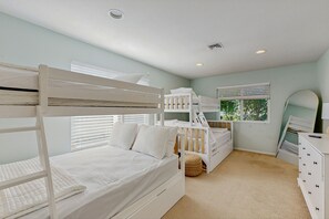 4 habitaciones, tabla de planchar con plancha, internet y ropa de cama 