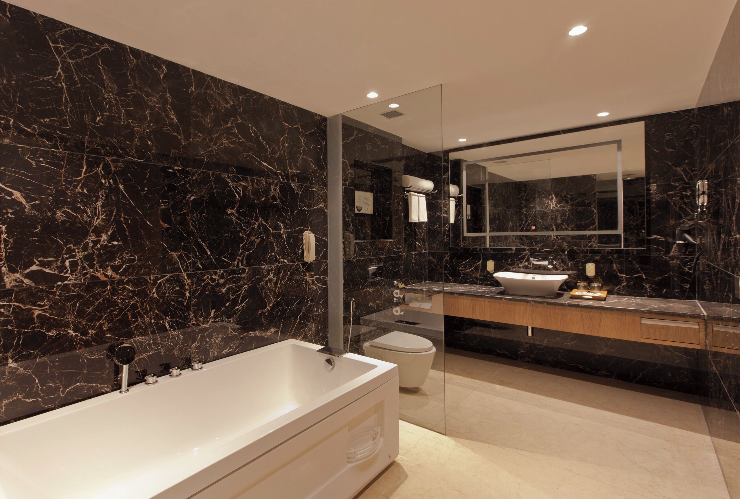 Suite – club | Bad | Dusj og tøfler