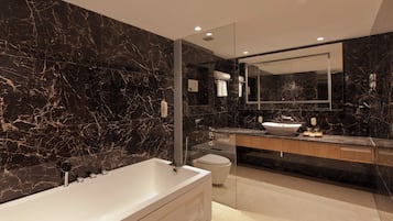 Suite – club | Bad | Dusj og tøfler