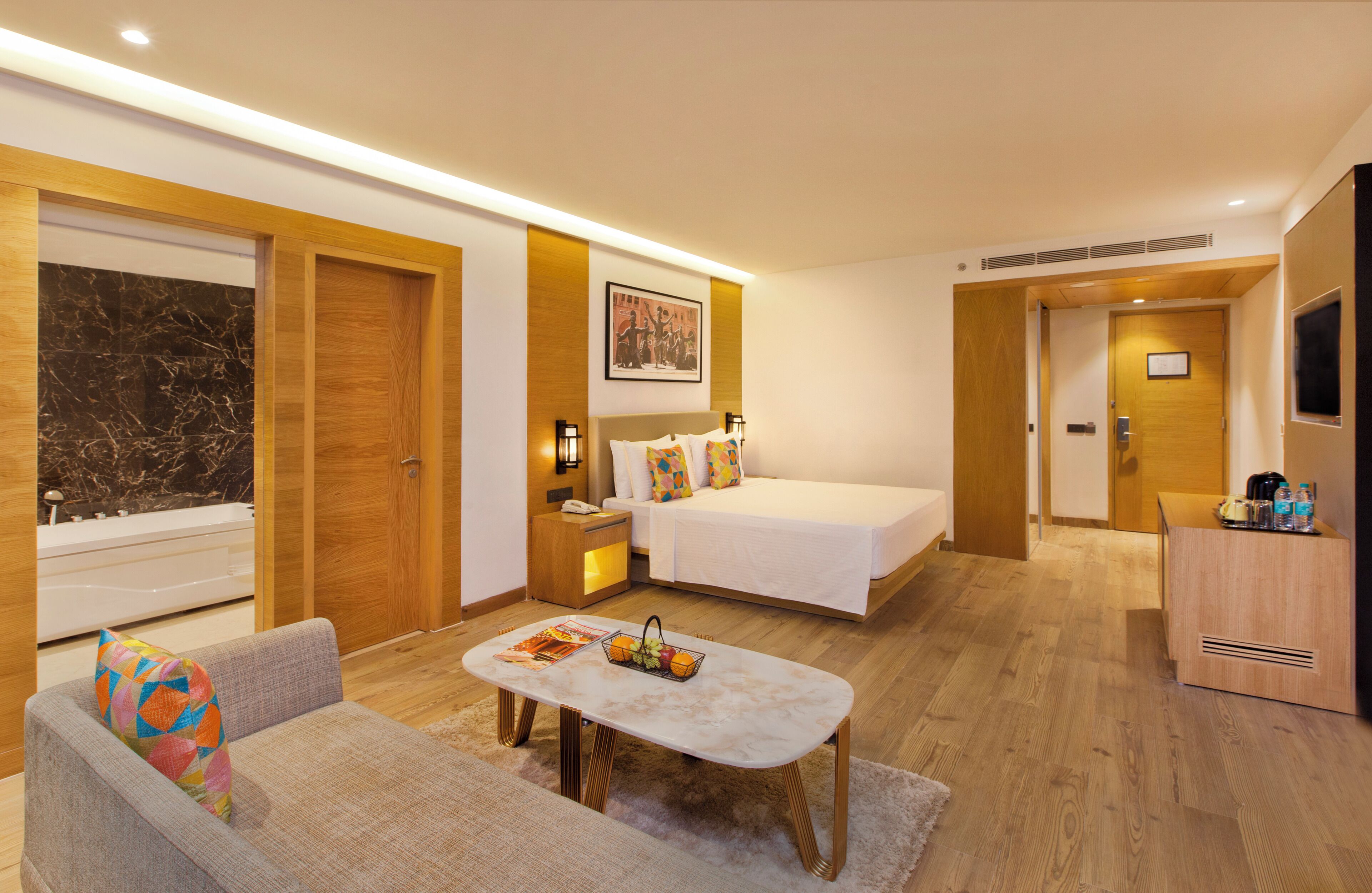 Club Suite | In-room safe, iron/ironing board, free WiFi