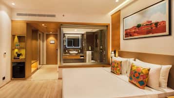 Habitación clásica con 1 cama doble o 2 individuales, vistas a la ciudad | Caja fuerte, tabla de planchar con plancha, wifi gratis