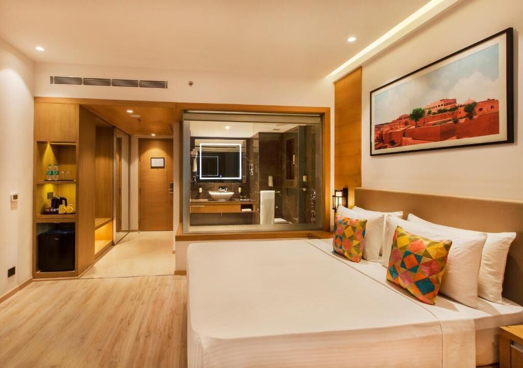 Dobbelt- eller tomannsrom – classic, byutsikt | Safe på rommet, strykejern/-brett og wi-fi (inkludert)