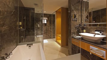 Suite – club | Bad | Dusj og tøfler