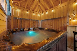 Interior - Luxe 3BR Midtown + Private Jacuzzi (Houston)