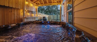 Luxe 3BR Midtown + Private Jacuzzi