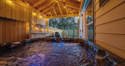 Luxe 3BR Midtown + Private Jacuzzi