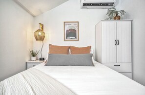 1 slaapkamer, een strijkplank/strijkijzer, reisbedje, gratis wifi